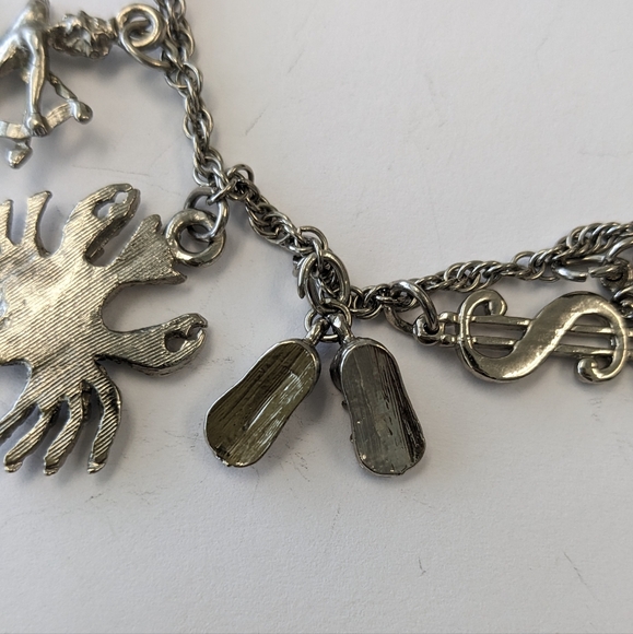 VTG SILVER TONE CHUNKY CHARM BRACELET - Picture 10 of 16